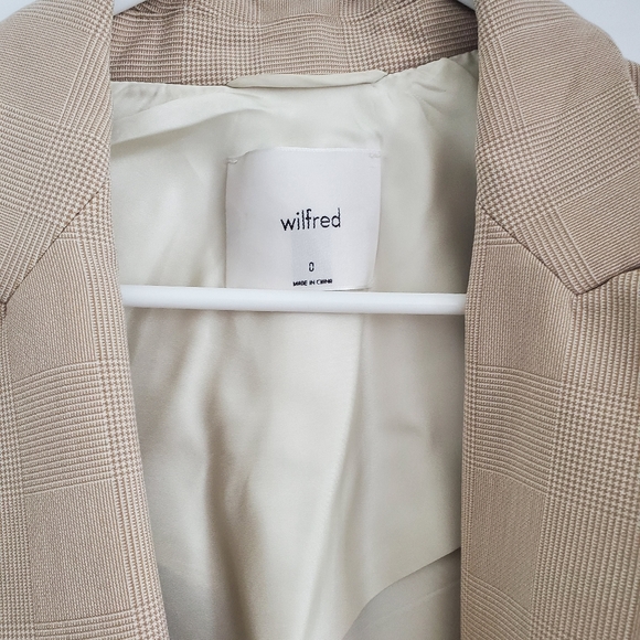 **SOLD**BNWT Aritzia New Margaux Blazer. - Picture 3 of 6